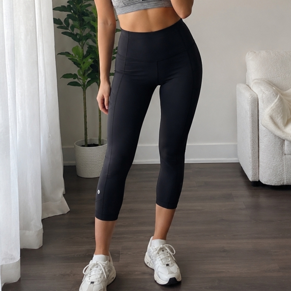 Lululemon Black High Waisted Cropped Leggings Size 2 Athletic Yoga Pants